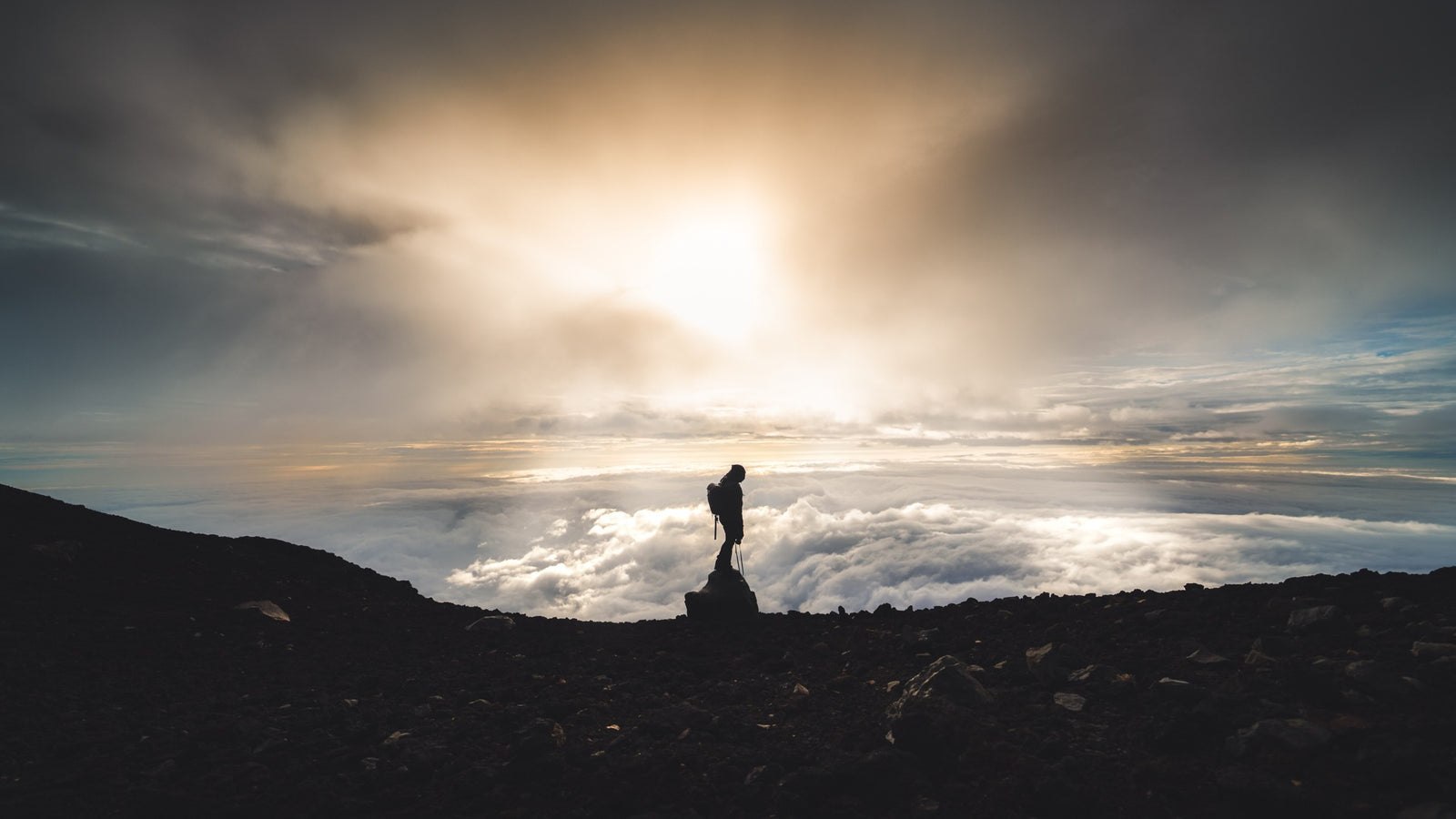 Hiking up Mt Fuji - Pat Kay Away